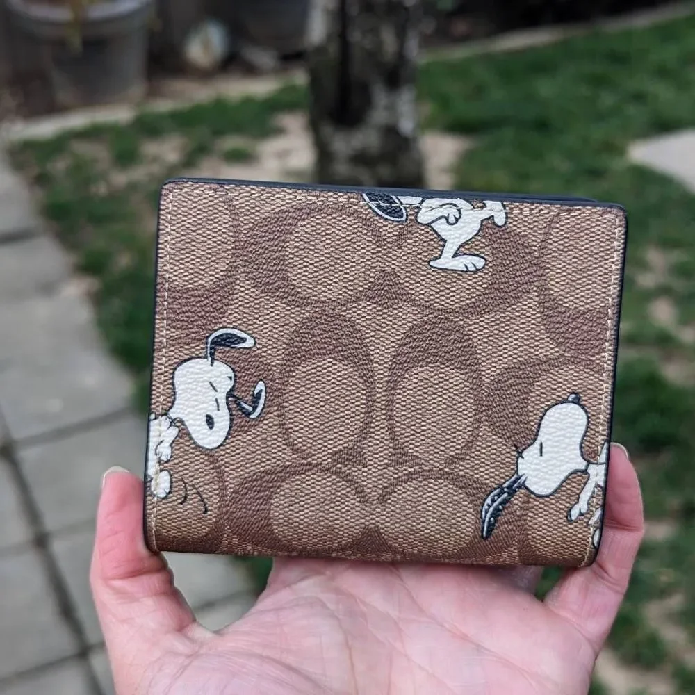 Coach X Peanuts Snap Wallet In Signature Canvas With Snoopy Print - Picture 3 of 7